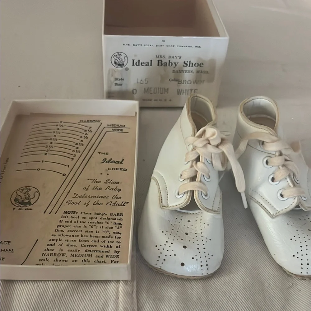 VTG 50s Baby Shoes in Original Box by Mrs. Day's Ideal Baby Shoe